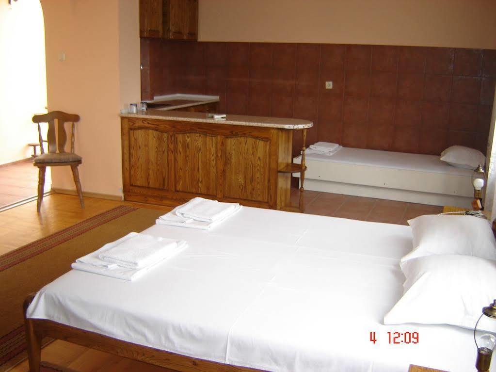 Kanclera Hotel Kaspichan Luaran gambar