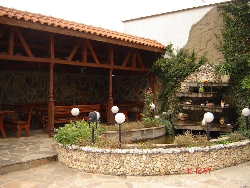 Kanclera Hotel Kaspichan Luaran gambar