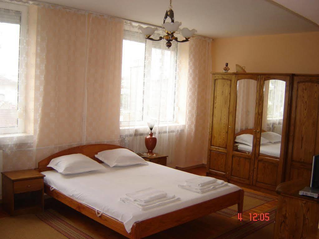 Kanclera Hotel Kaspichan Luaran gambar